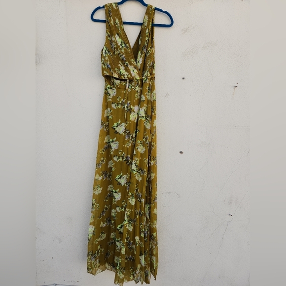 ASOS DESIGN Pleated Wrap Maxi Dress with Tie Waist in Green Floral - Picture 4 of 12